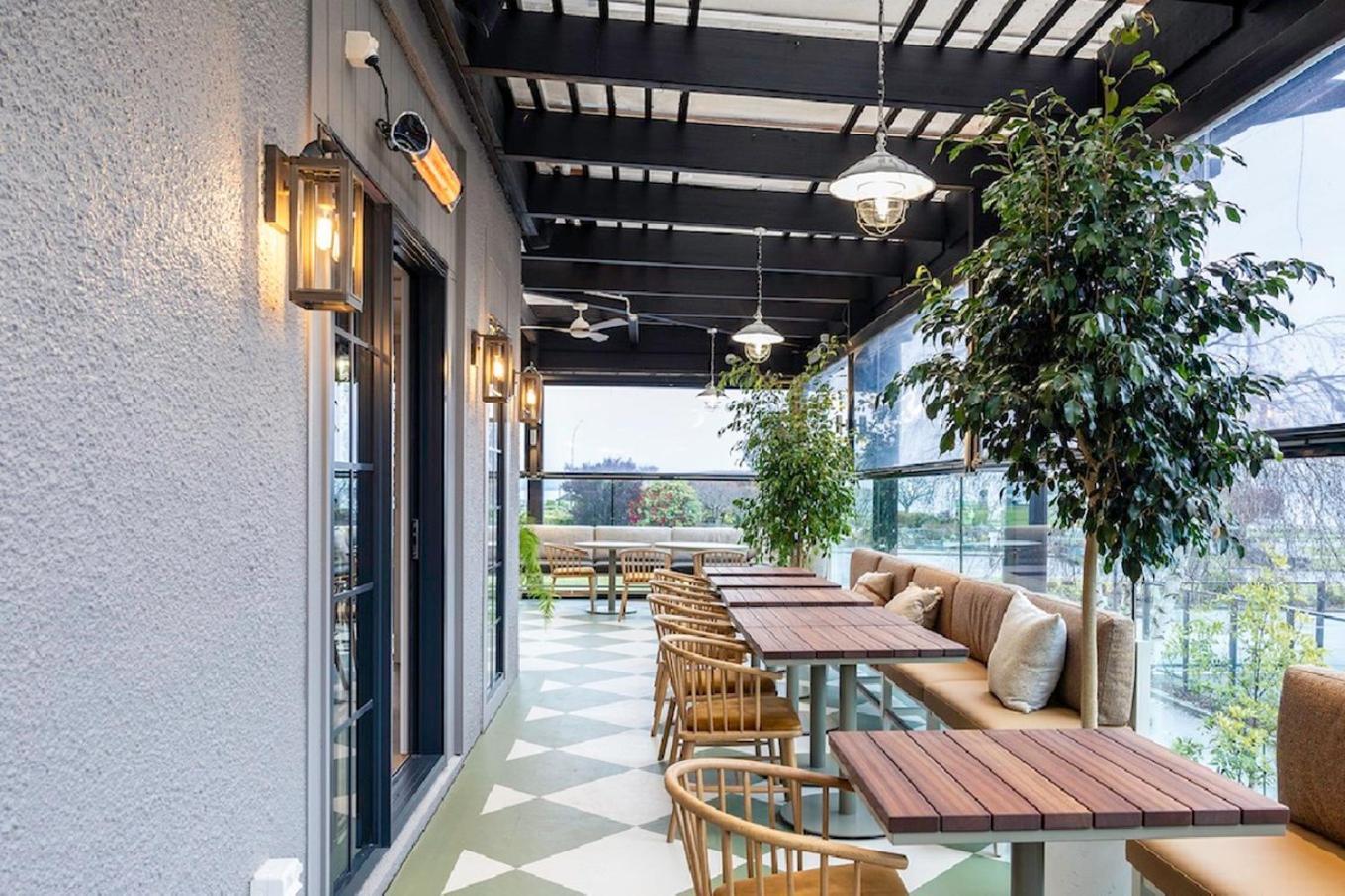 Suncourt Hotel & Conference Centre Таупо Екстериор снимка